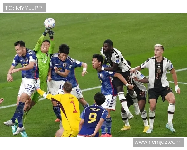 足球喝水门事件引发的争议与反思对体育精神的影响与启示