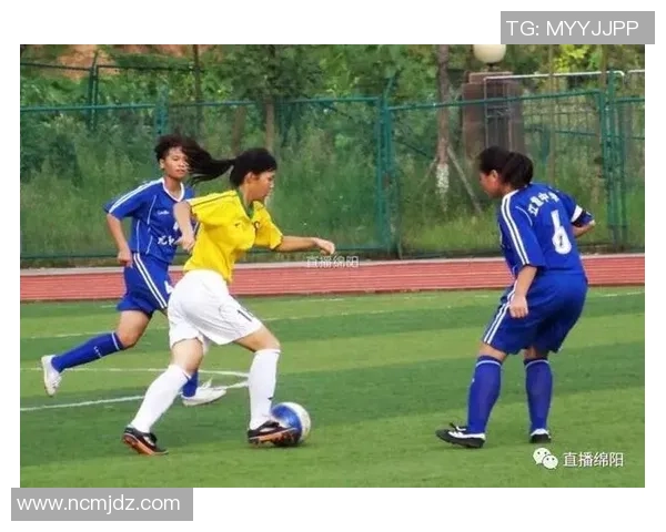 足球之路转身从青涩少年到职业梦想的蜕变与坚持