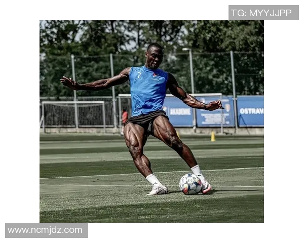 阿六足球:探索足球背后的故事与激情,感受运动的魅力与团队的力量 阿六足球:探索足球背后的故事与激情,感受运动的魅力与团队的力量